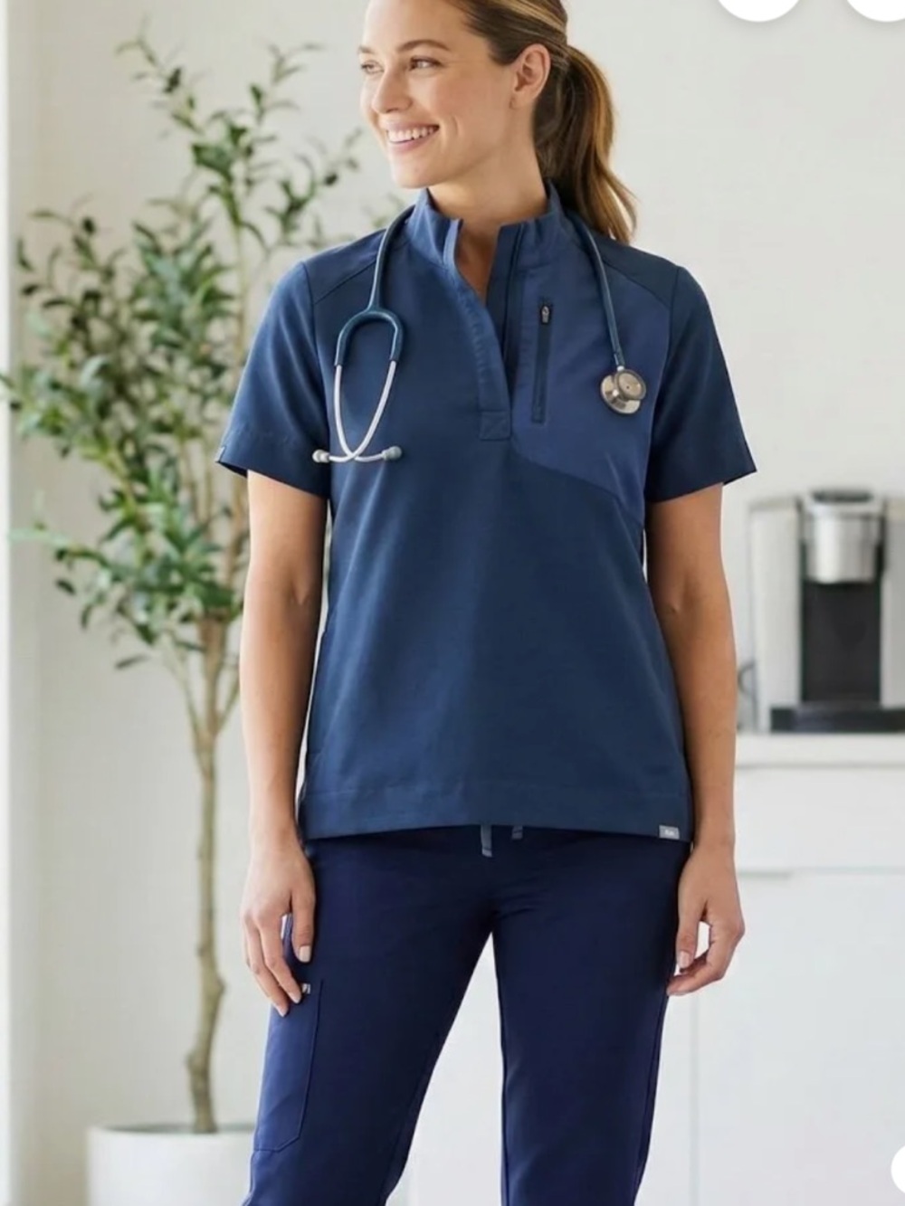 Figs nwt jundah top Two-Tone Navy Short-Sleeve Zip quarter zip XS